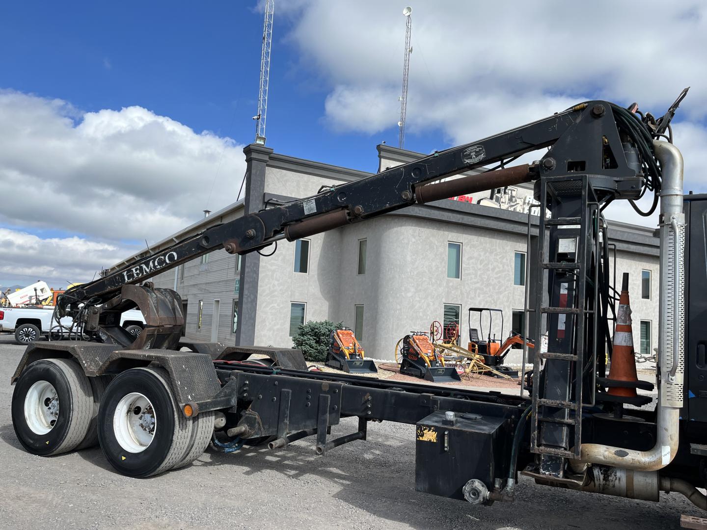 CAMION STERLING CON GRUA  LEMCO